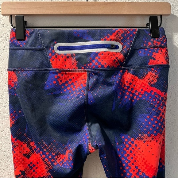 Women’s Athleta red and blue patterned cropped athletic leggings size XS - Picture 6 of 6